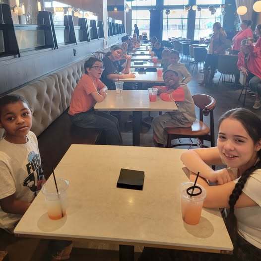 Students sitting in a restaurant and drinking their drinks. 