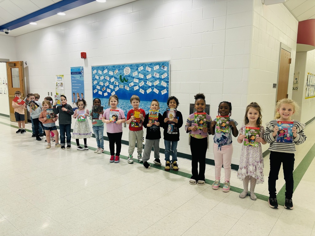 Mrs. Ripley's Kindergarten class with their book selections!