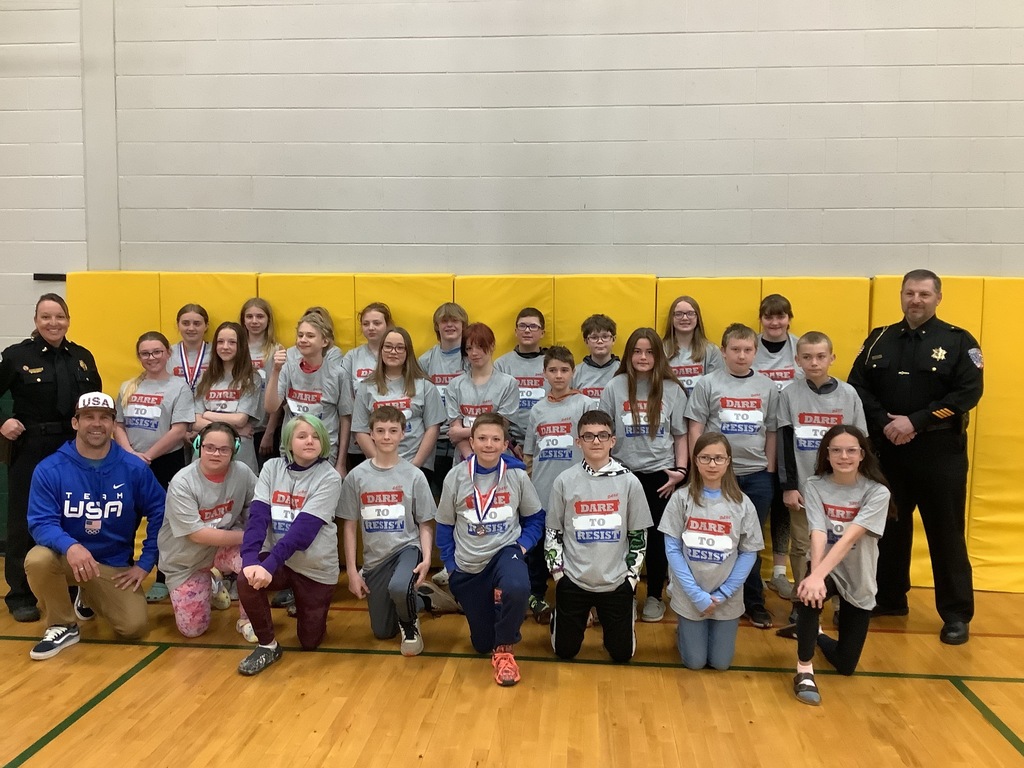 Florence 6th grade students with Office Teresa Chrisman,  Sheriff Dan Miller and Nick Baumgartner