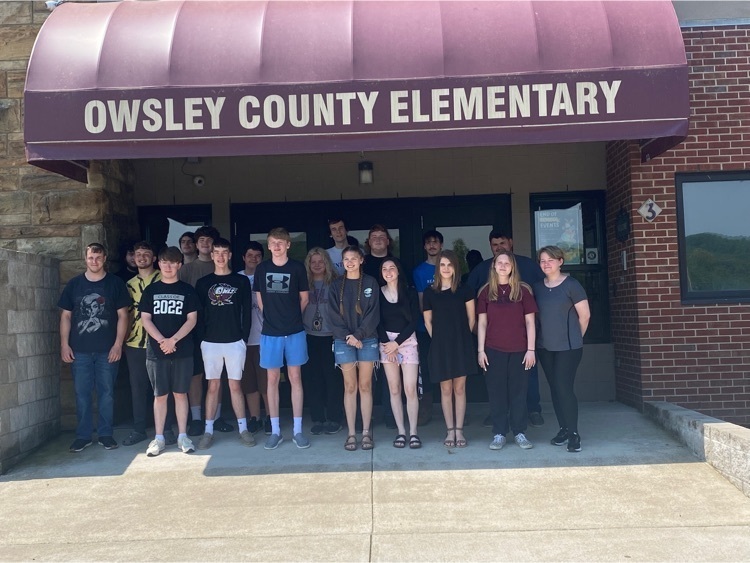 Senior class of 2022 doing walkthrough at OCES