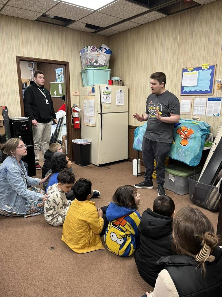 A man talking to a group of students. 