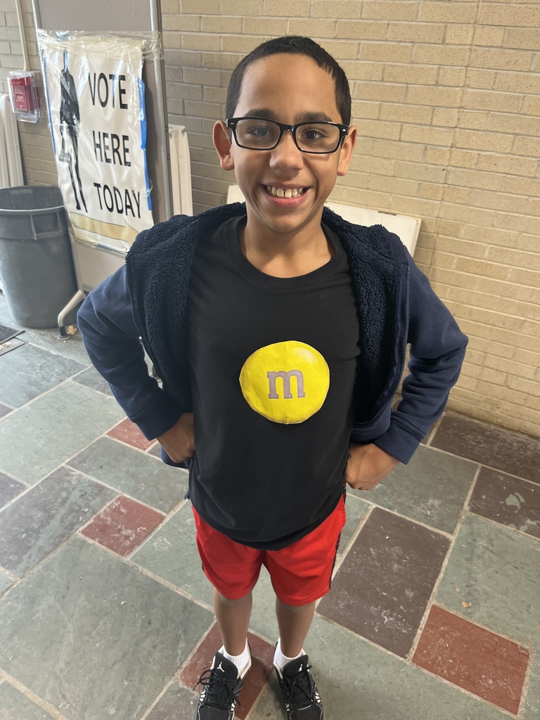 Student dressed as M&M