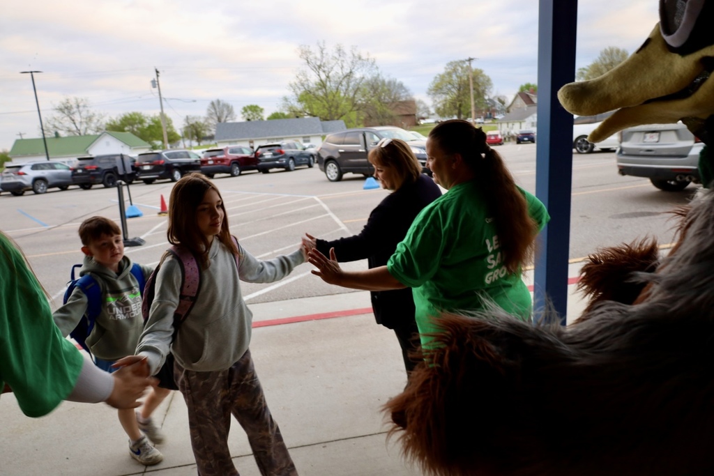Central Bank High Five Students