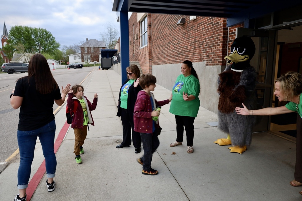 Central Bank High Five Students