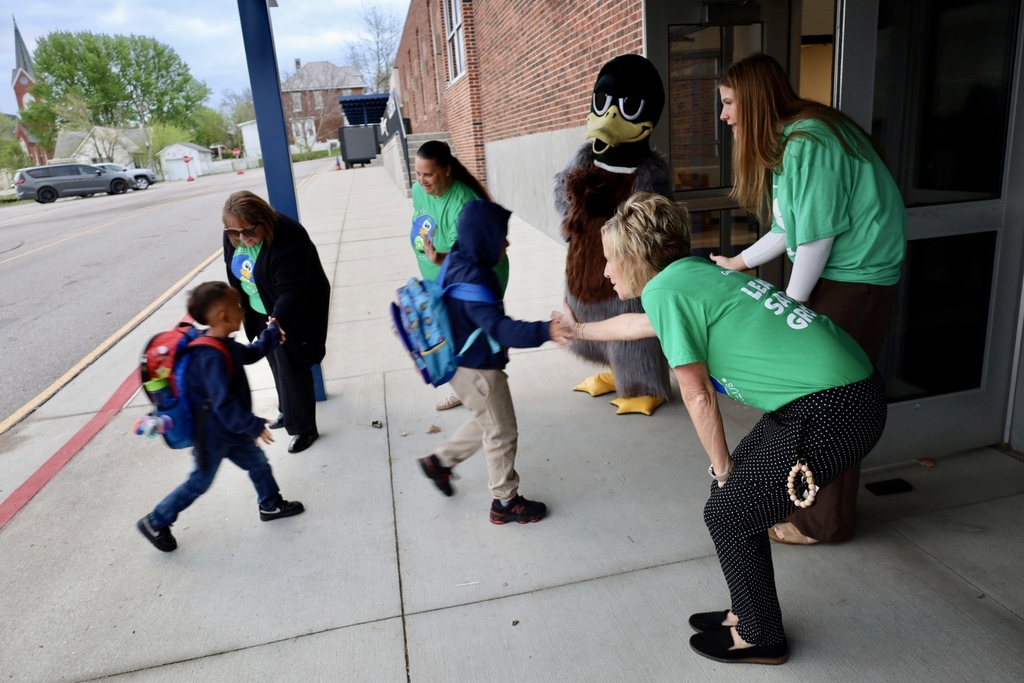 Central Bank High Five Students