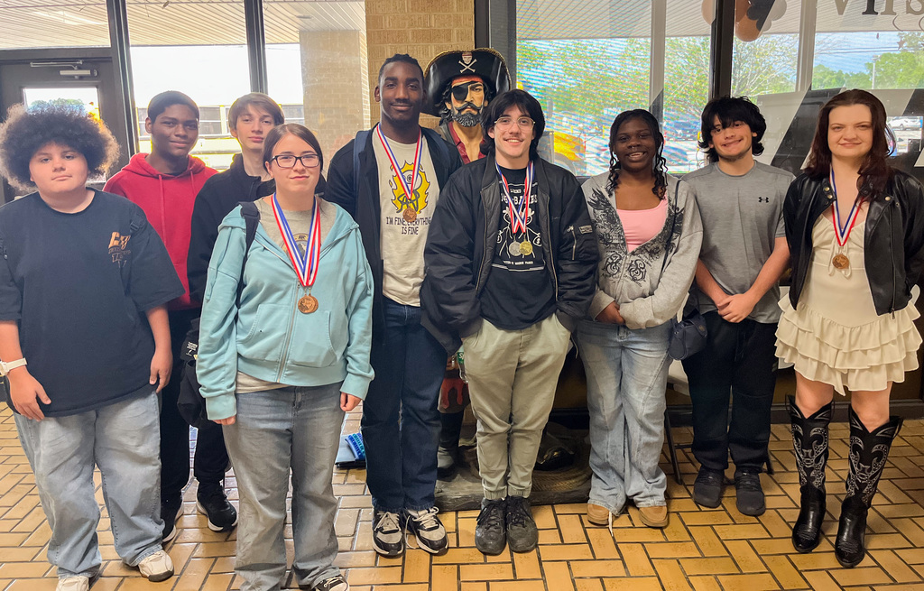 WOSHS UIL Academics students with medals