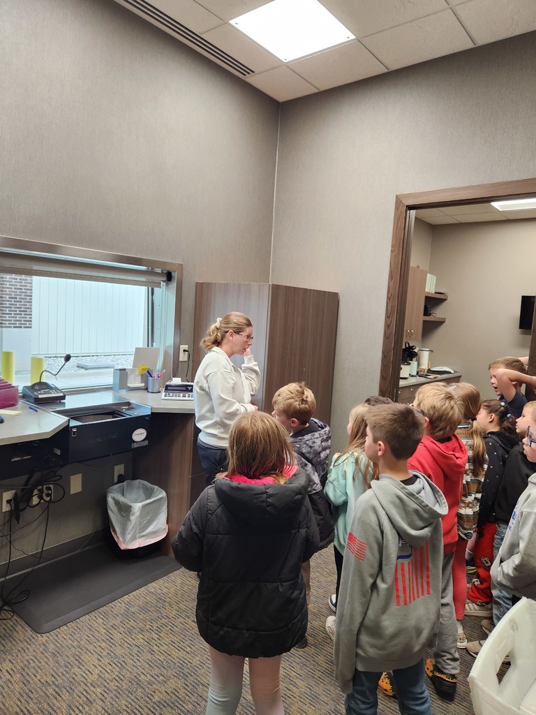 2nd Grade Visits Iowa State Bank