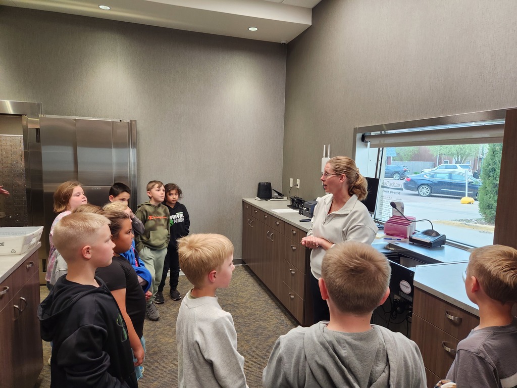 2nd Grade Visits Iowa State Bank