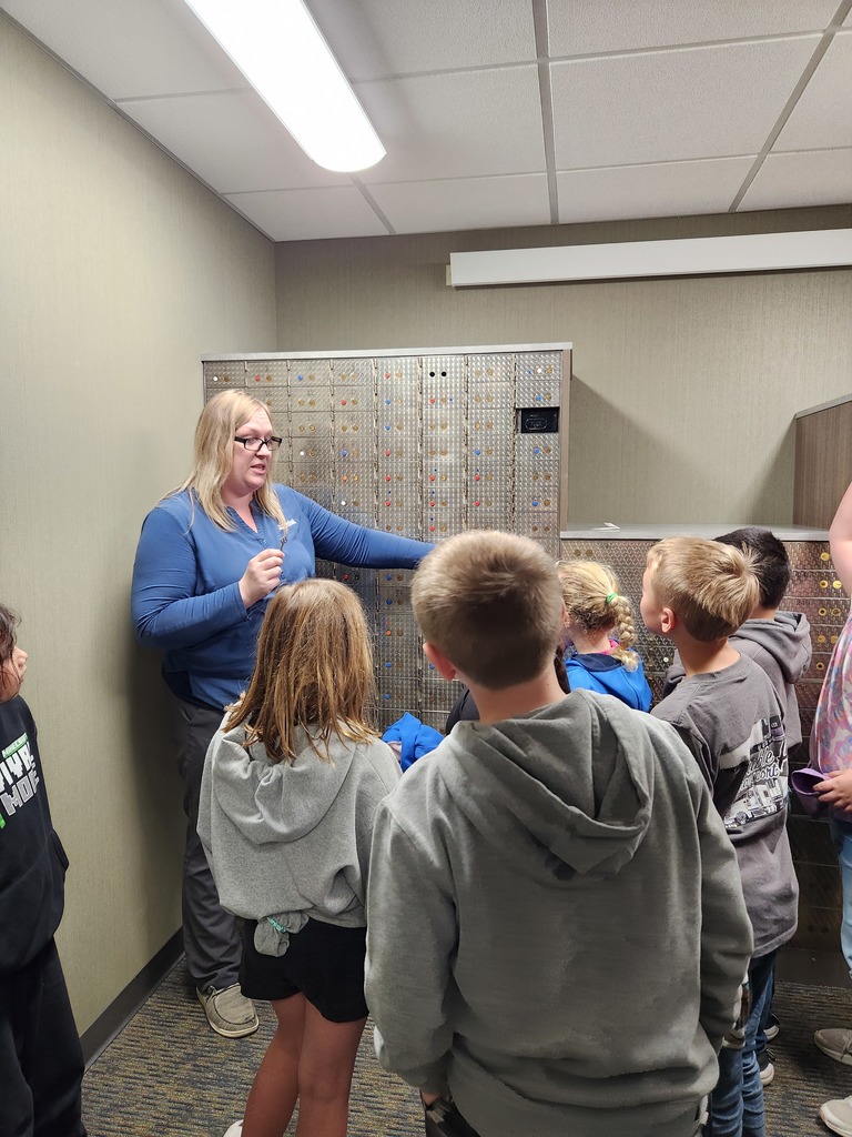 2nd Grade Visits Iowa State Bank
