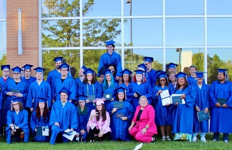 RHS class picture at graduation