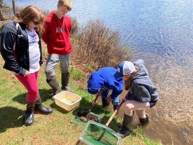 Florence 7th Grade students at Trees for Tomorrow