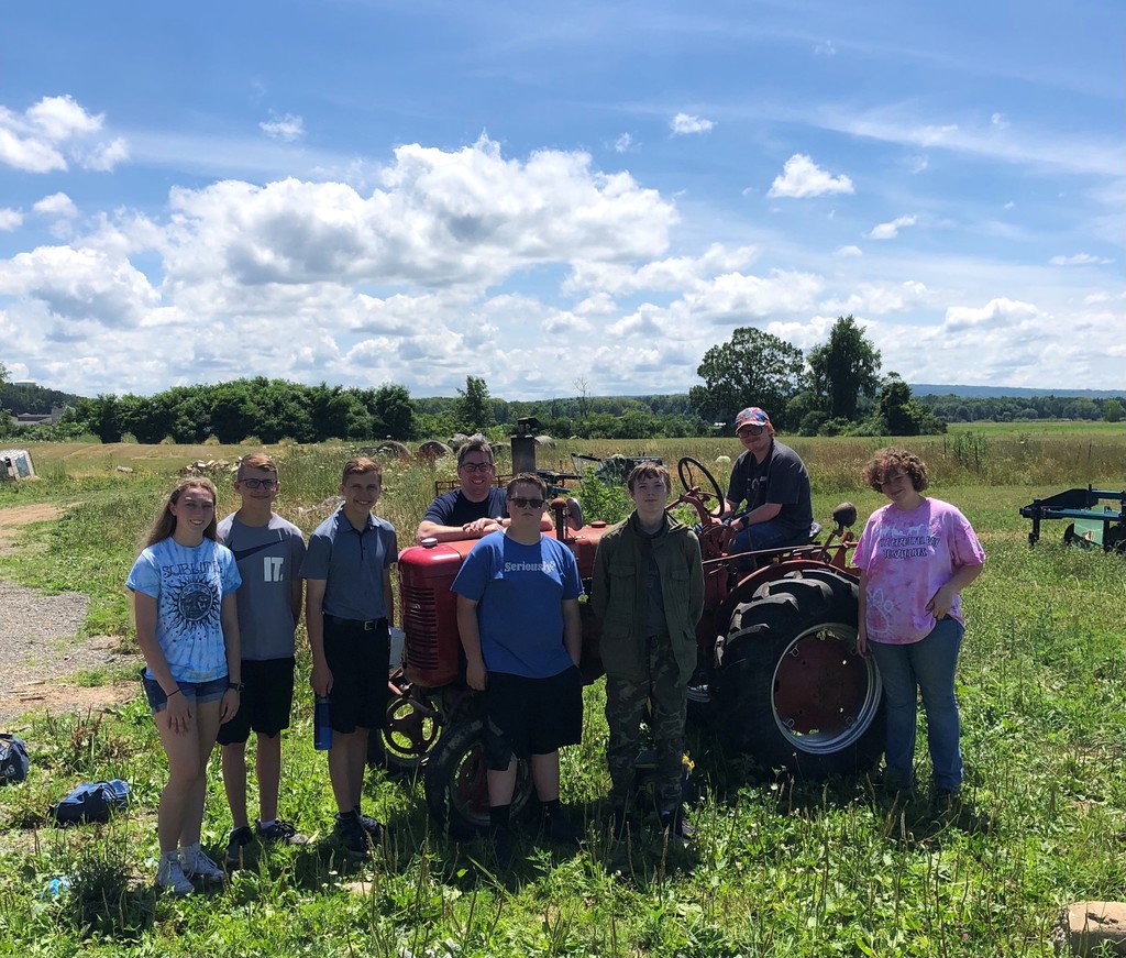 SAMI  students at the farm