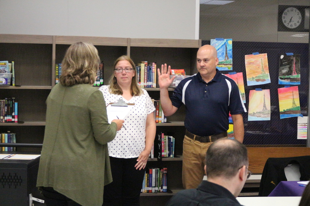 District Clerk Kathy Tucker, left, administers the oath of office to SGI board vice president Jennifer Sullivan (center) and Chris Cerrone (right)