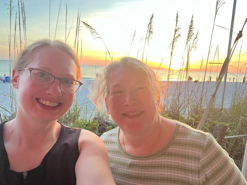 Mrs Wille and her daughter in Florida