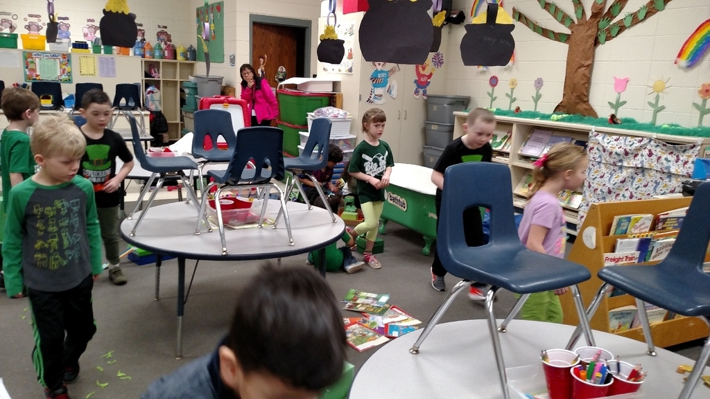 Miss Koltes' kindergarten students put their STEM skills to good use at home with their family in order to build a leprechaun trap. The boys and girls came up with some very creative traps, but unfortunately we did not catch a leprechaun. 😉 🍀🌈