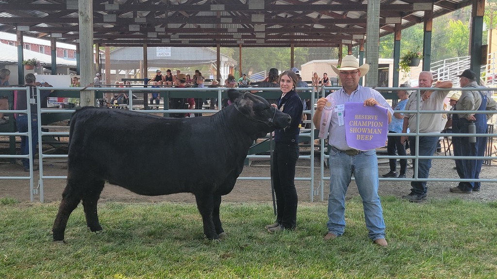 Maddie Dollarhide: Reserve Champion Beef Showman