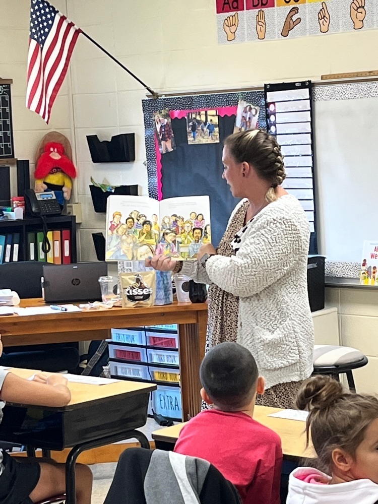 We had a great first day of school at Licking Elementary today! Mrs. Lopez’s class enjoyed reading "First Day Jitters.”