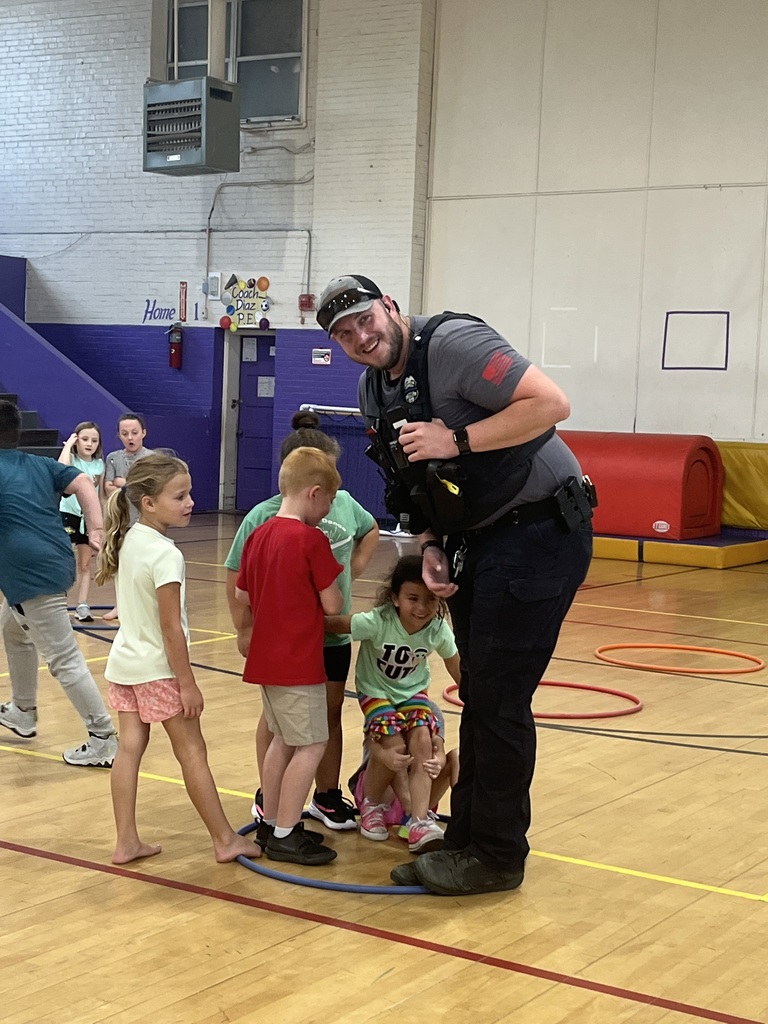 Officer Hudson and 1st Graders