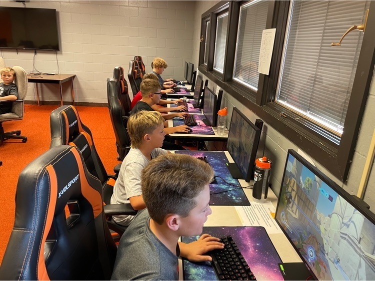 6th graders playing Overwatch together as a team.