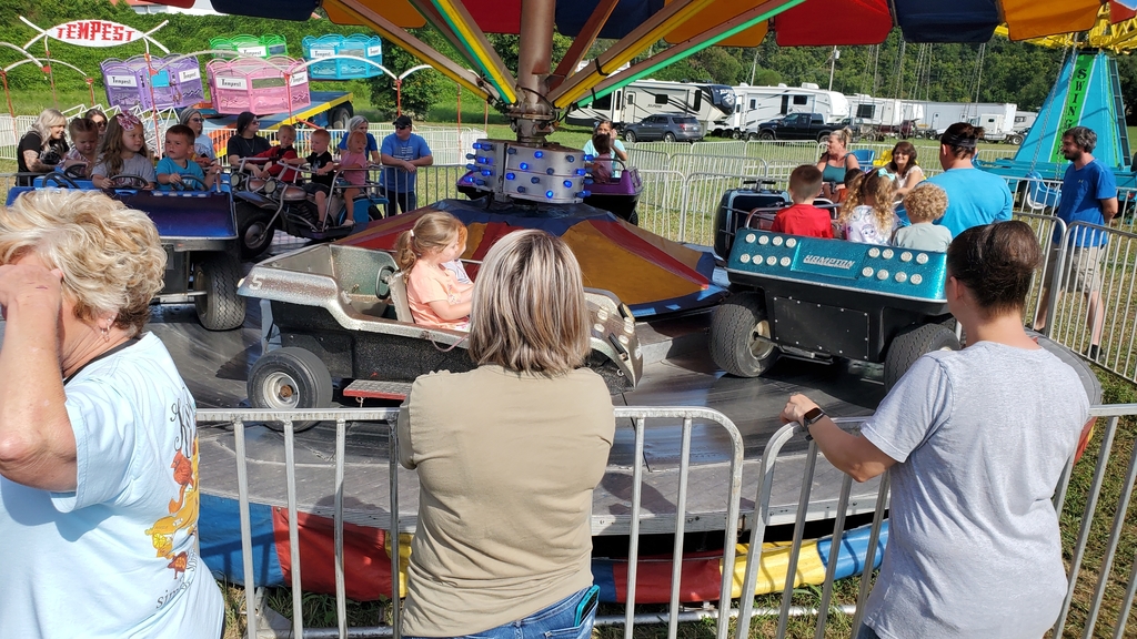 Raceway fair ride