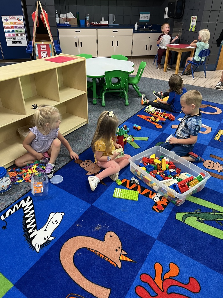 prek students playing legos