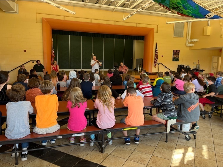 Man demonstrates a trumpet for students 