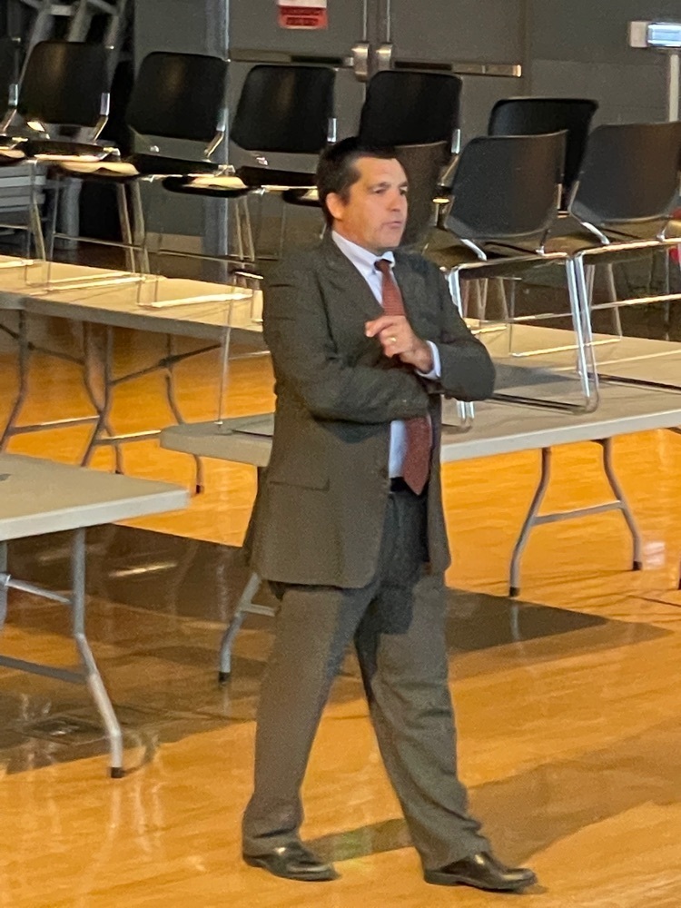 Ted Dilworth explains the judicial process to the students .