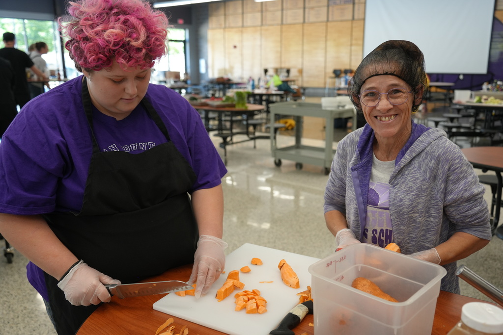 Chaf Getzin works with Child Nutrition staff at FHS for professional development day!