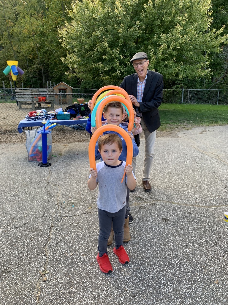 Glenview 40th anniversary photo with balloon twister