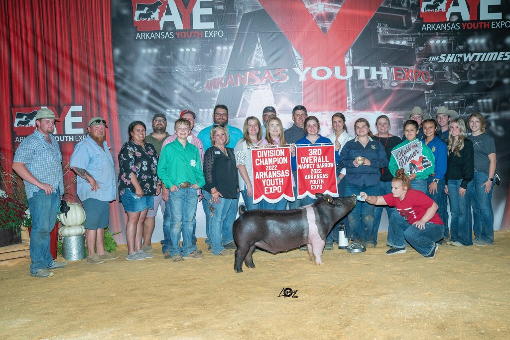 student with pig, family, and winning banners