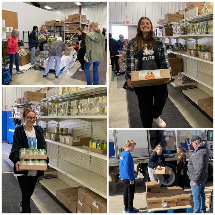 student council at food pantry