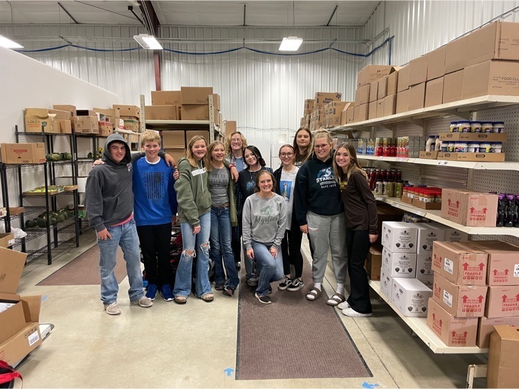student council at food pantry