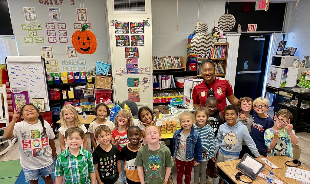 Mrs. Oswald's 1st grade class celebrated Spanish Heritage month by  having a classroom Fiesta!