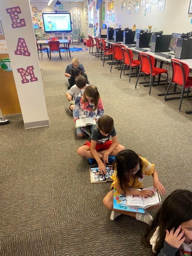 kids sitting in line and reading 