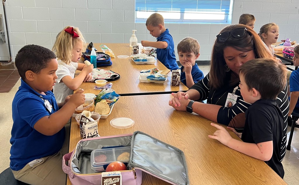 Mrs. Anderson and SHS students enjoying lunch