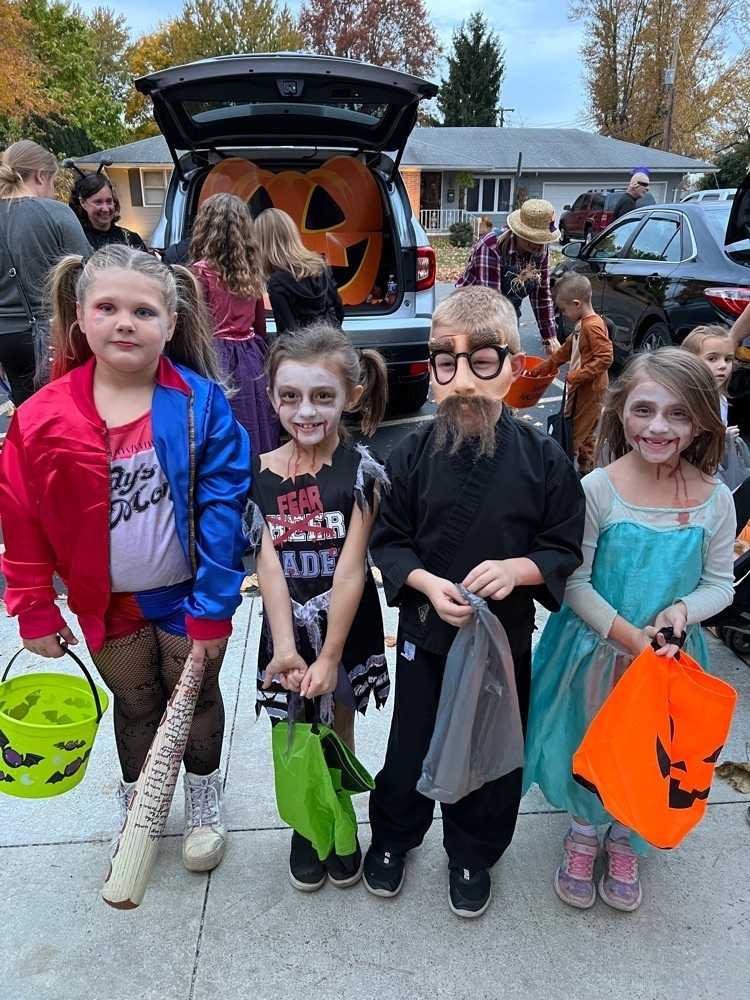 kids in costumes 