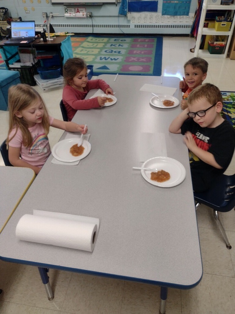 apple sauce tasting 