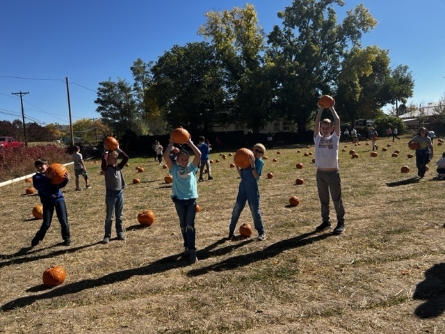 5th grade field trip to Colon Orchards