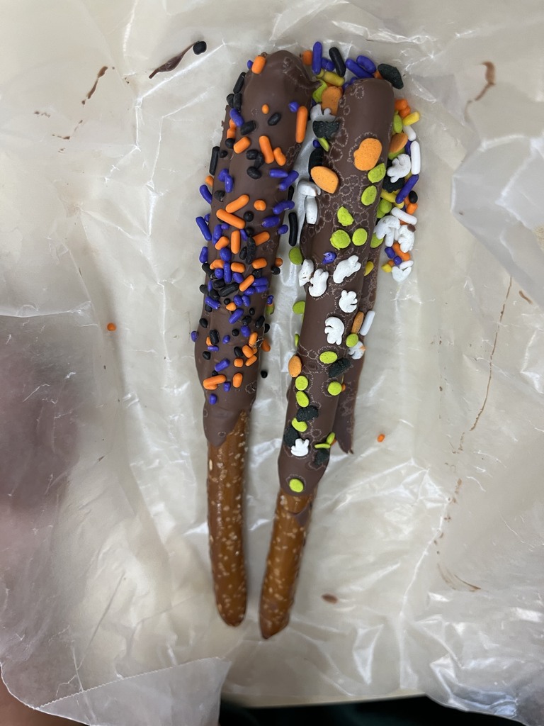 The Florence Foodies made delicious chocolate covered pretzels just in time for Halloween. 