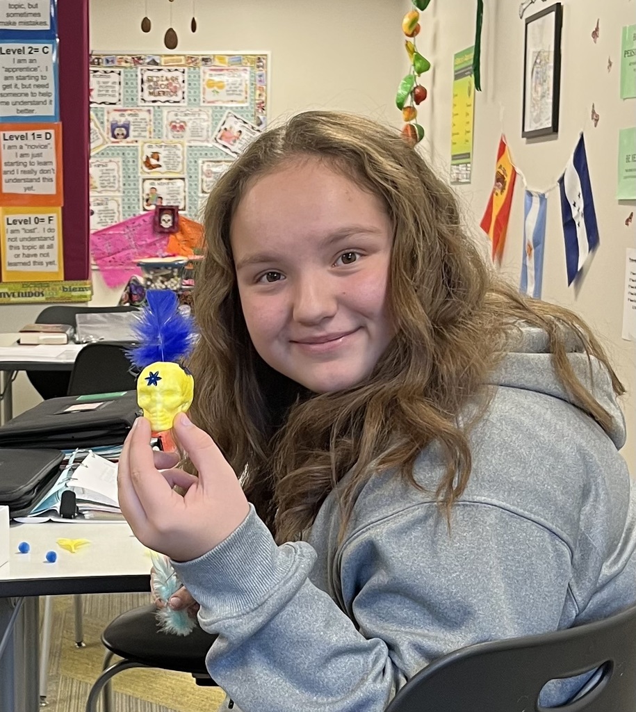 FHS Student creating their skulls