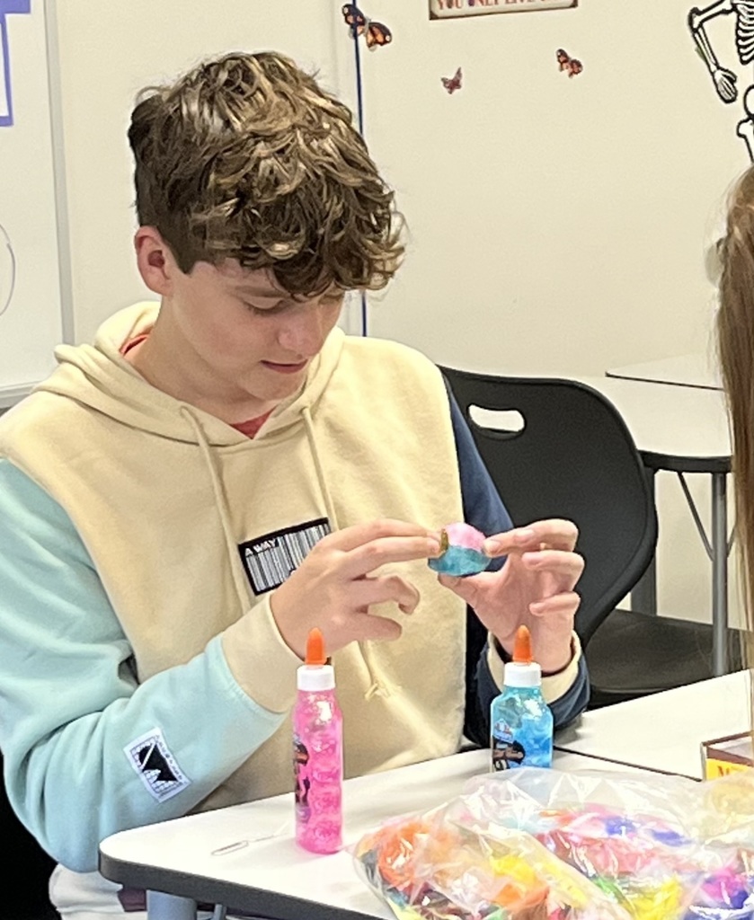 FHS Student creating their skulls