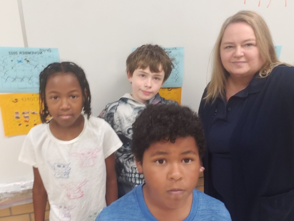 Gail Lohr and students - image