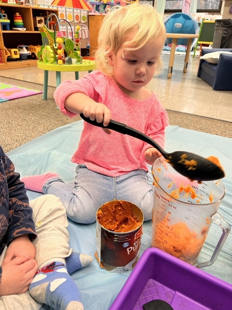 Glenview makes pumpkin playdoh
