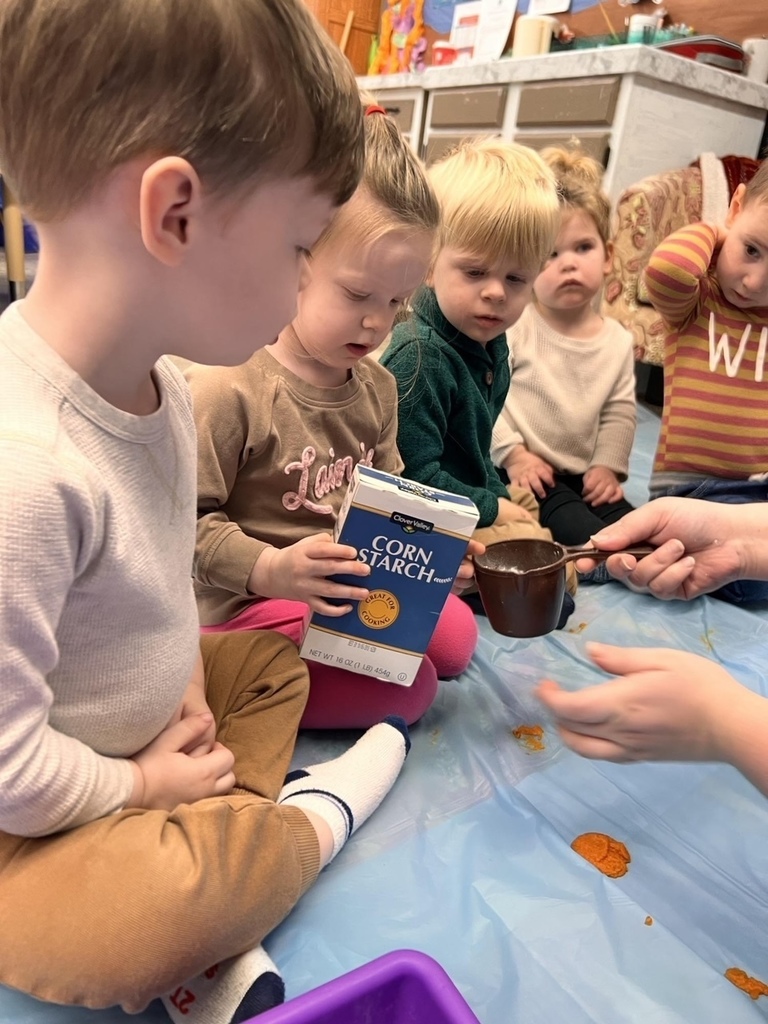 Glenview makes pumpkin playdoh