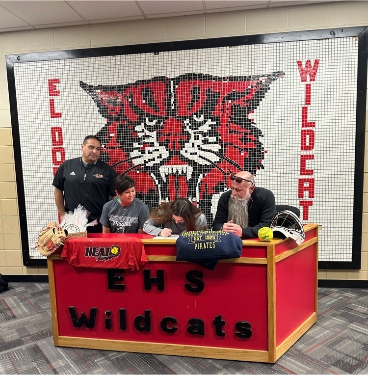 Izzy Smith signs her letter of intent to play softball
