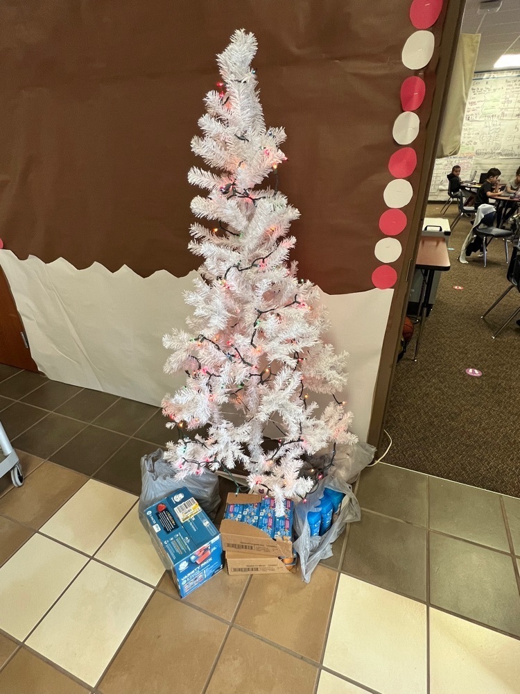 💙💛 Baby food and wipes due Wednesday! Winning class will receive a POPCORN PARTY 🍿 Items will be donated to CASA. 🎄