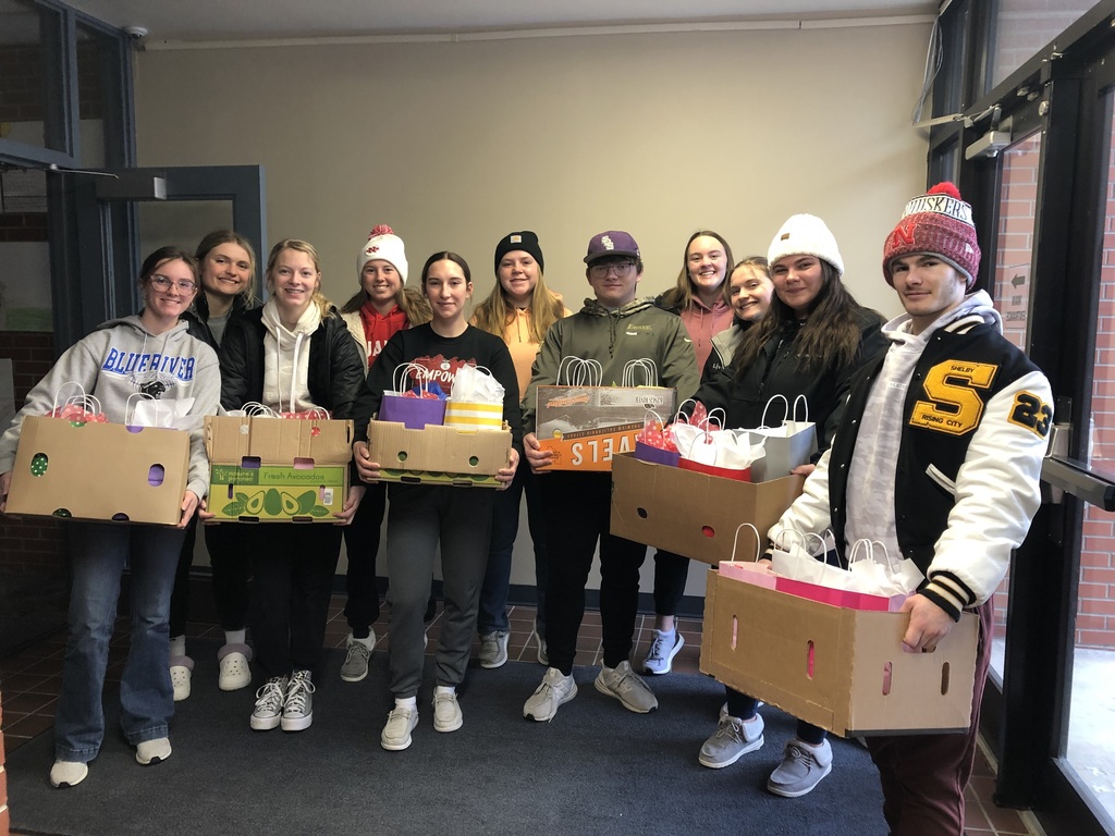 This great group of students are off to deliver holiday cheer to retired residents of Shelby and Rising City.  These students are members of National Honor Society.