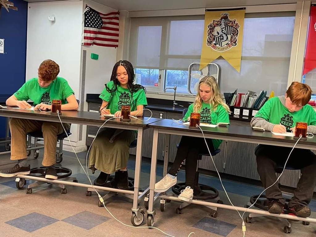 Jr.Quiz Bowl competitors image heads down