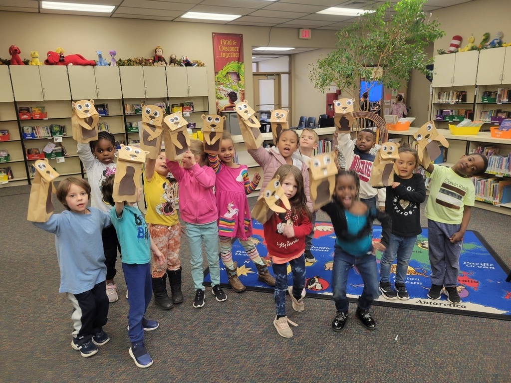 Kindergarten ground hogs day activity in library