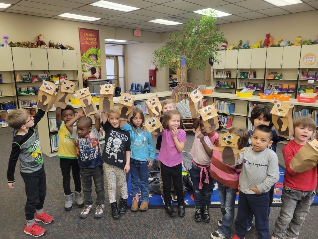 Kindergarten ground hogs day activity in library